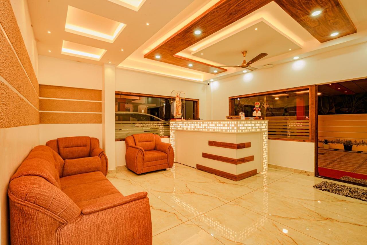 Marina Suites Airport Hotel Коччи Экстерьер фото