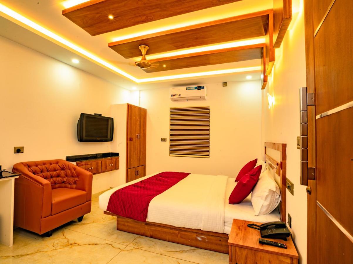 Marina Suites Airport Hotel Коччи Экстерьер фото